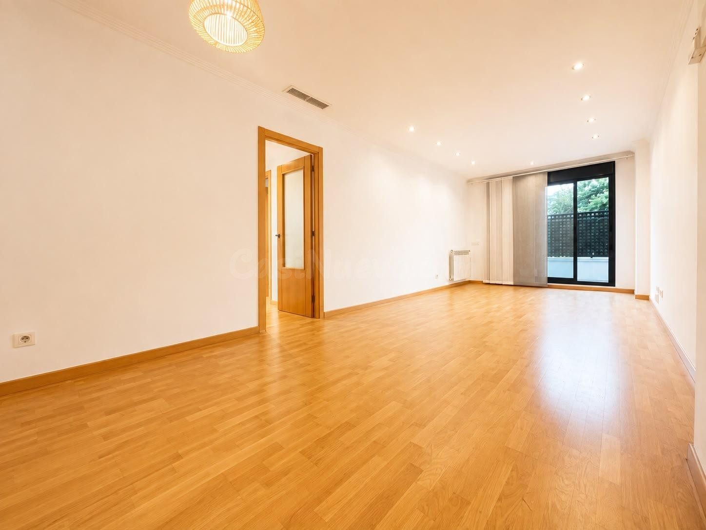 Planta Baja con encanto en La Pobla de Vallbona, junto a La  - foto 3