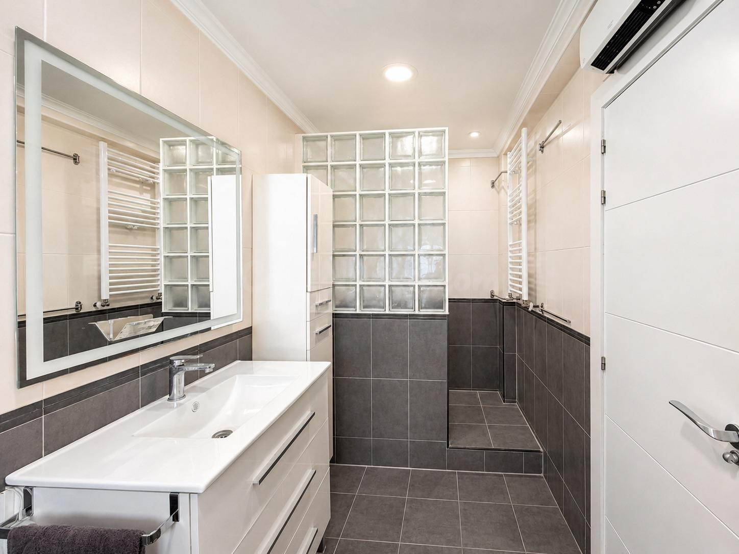 Vivienda de 120 m2 construidos en venta en Calle Oltá (Malil - foto 4