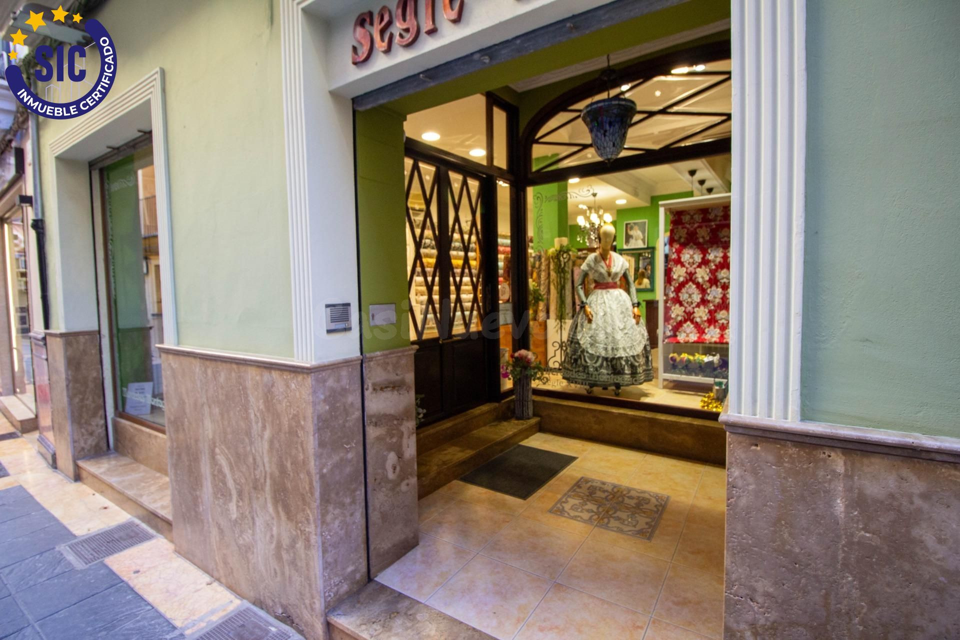 Casa Señorial en Pleno Centro con Local Comercial y Terraza  - foto 4