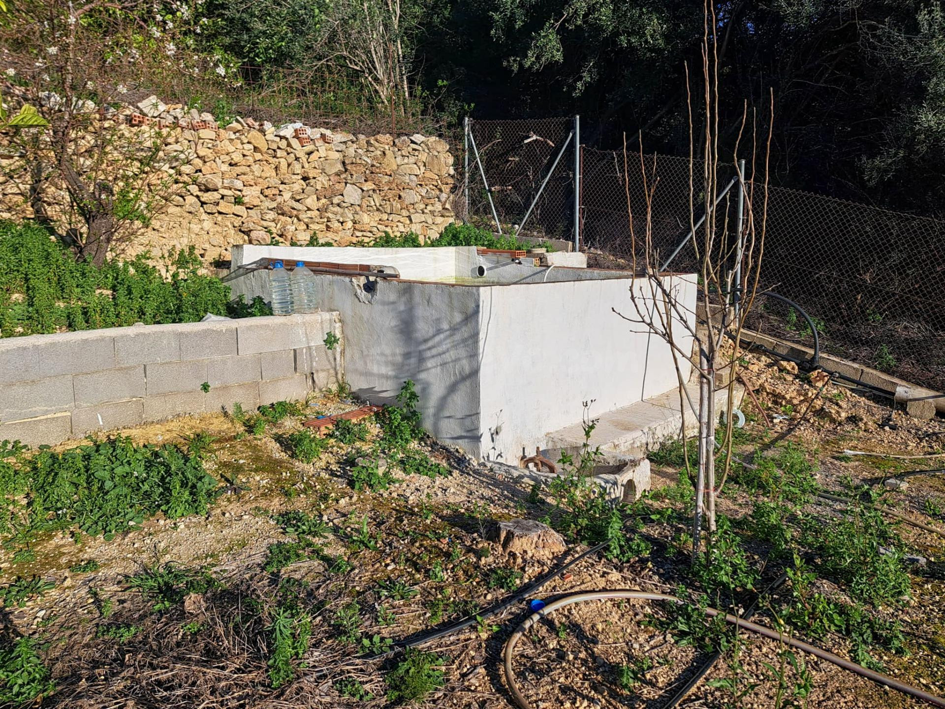 Parcela con piscina y pequeña caseta - foto 3