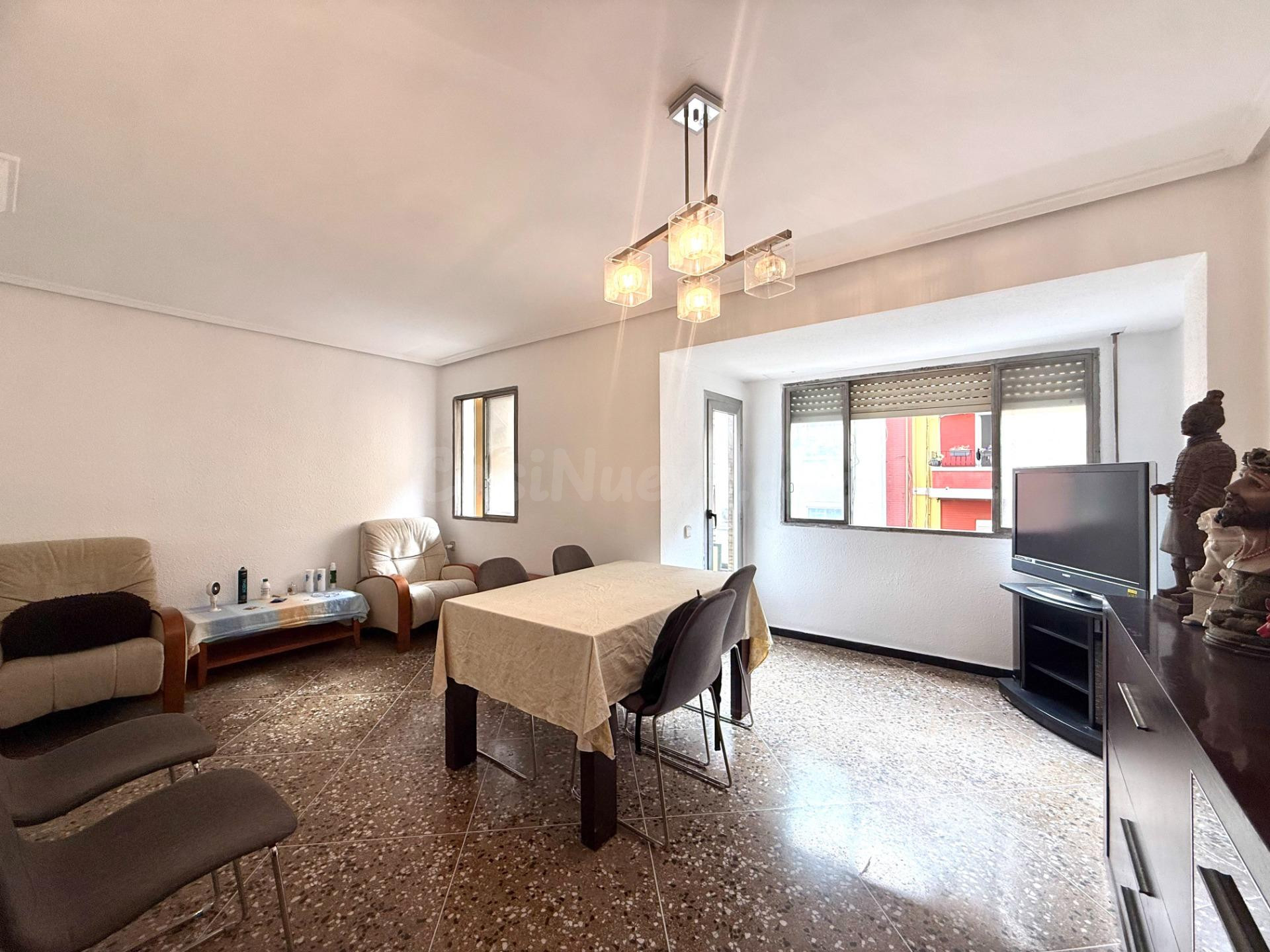 Piso de 4 habitaciones en venta en C/Oriente (Monteolivete)
