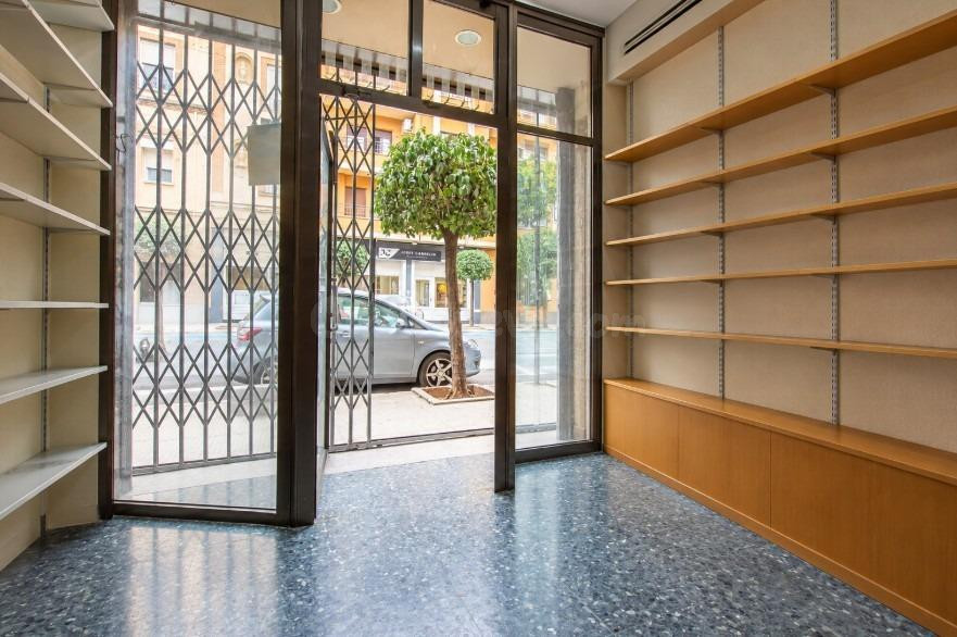 Venta de local comercial en el centro de Carcaixent
