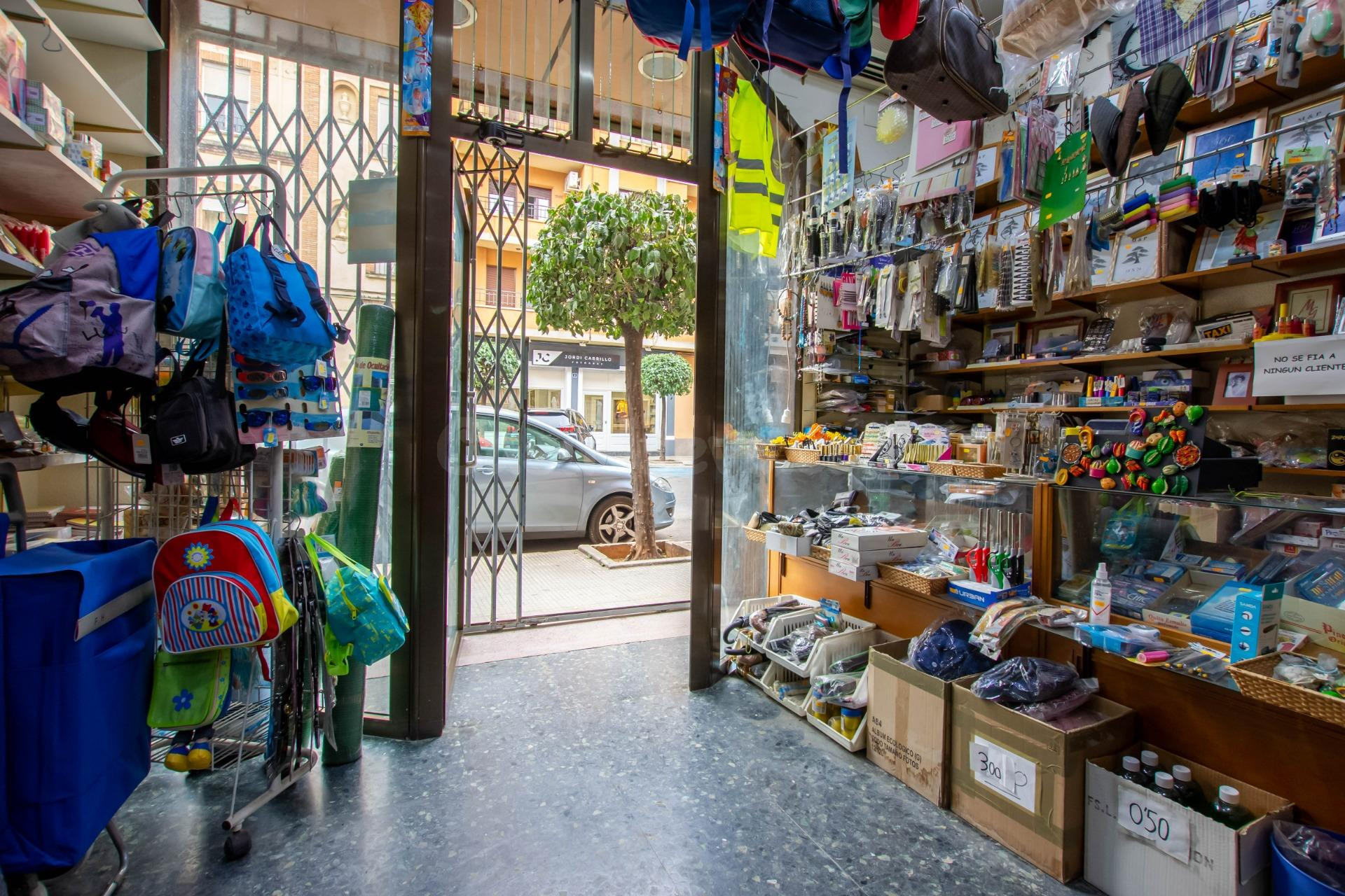 Venta de local comercial en el centro de Carcaixent - foto 2