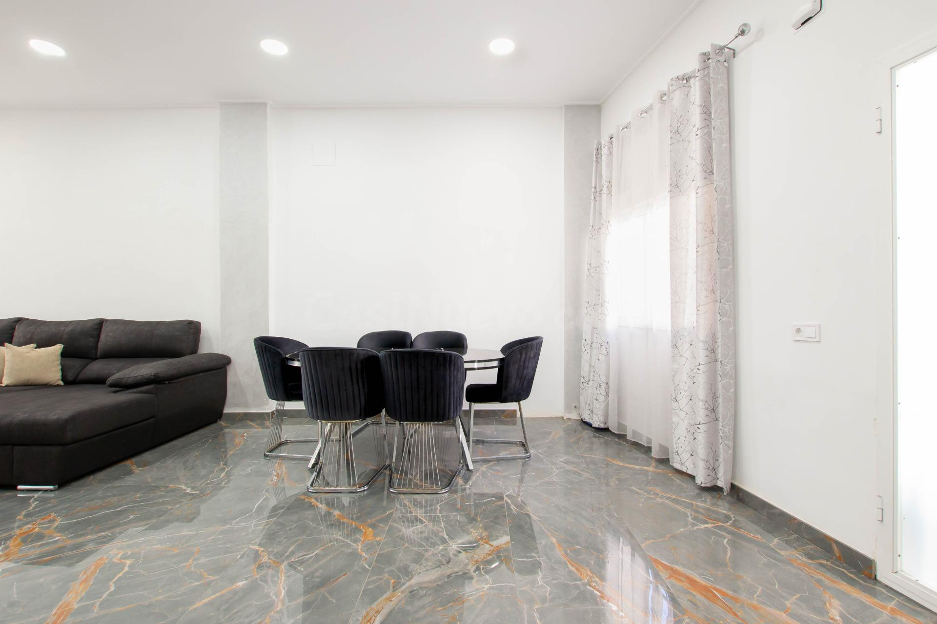 Casa totalmente reformada para entrar a vivir en Algemesí - foto 2