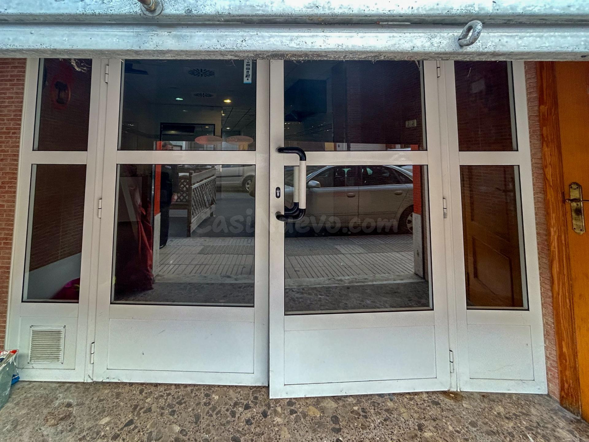 Local Comercial en Alzira: Ideal para Tu Negocio - foto 2
