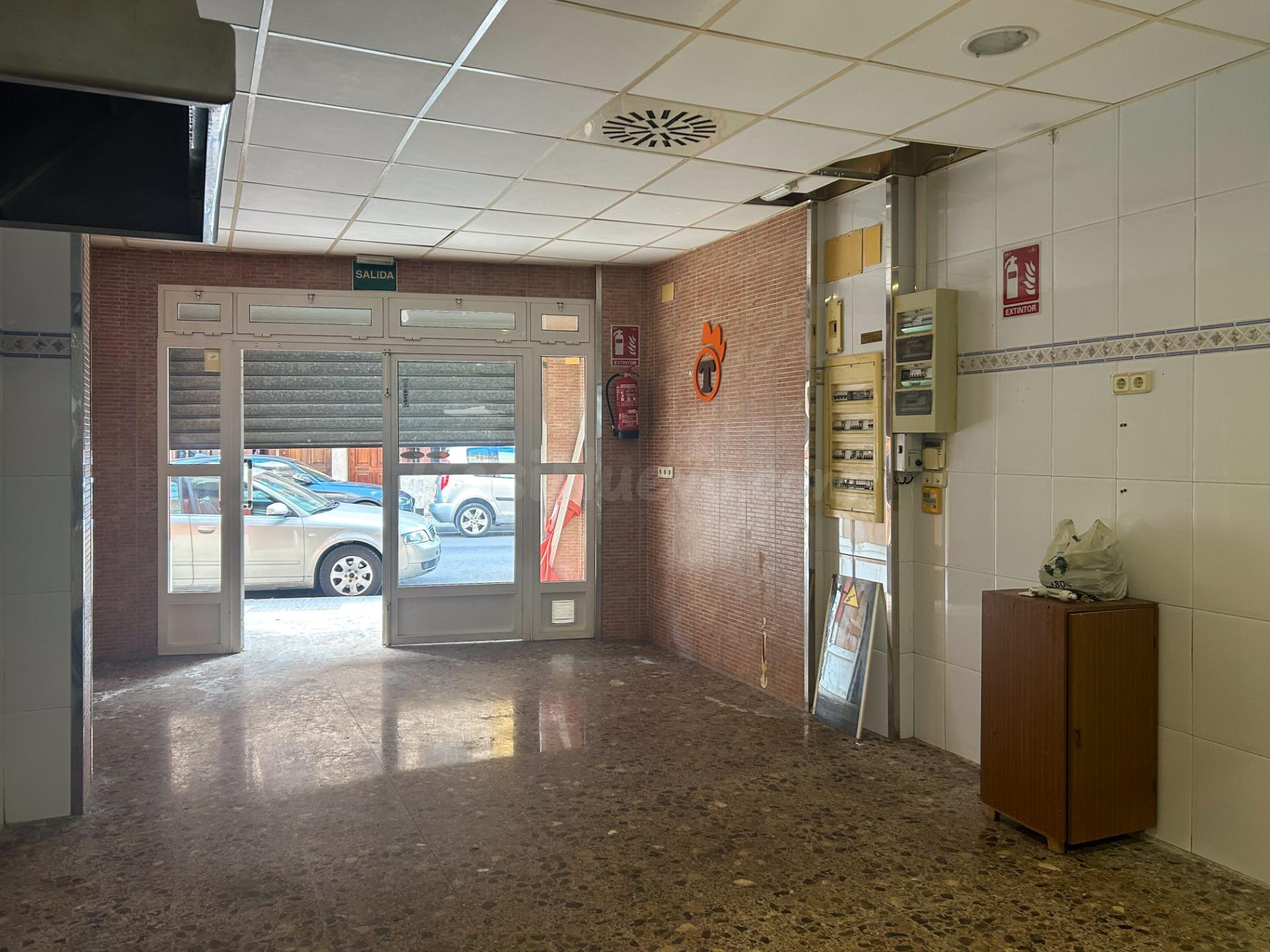 Local Comercial en Alzira: Ideal para Tu Negocio - foto 5