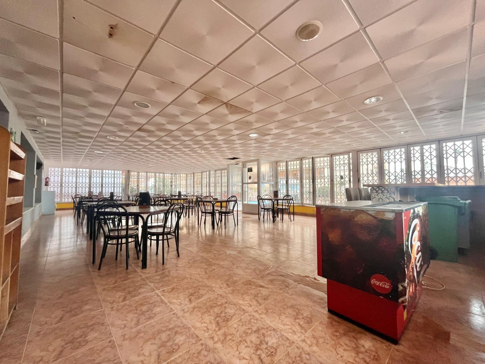 Local comercial 290m² en venta - Cabo cervera