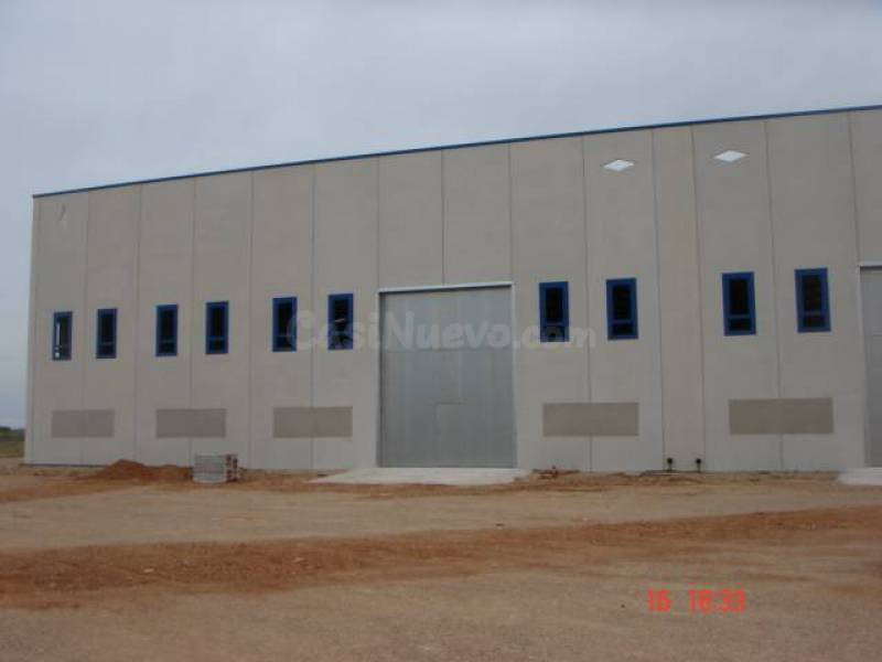 Se Alquilan Naves Industriales con Amplia Campa en Cartagena