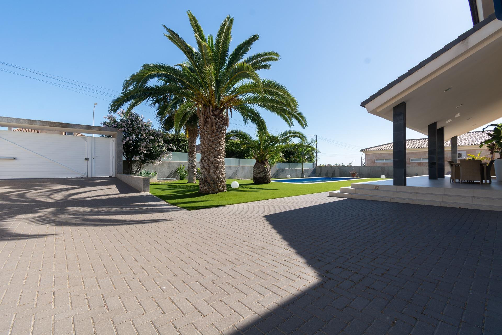 CHALET DE LUJO EN LOMAS DE CANTERAS - foto 2