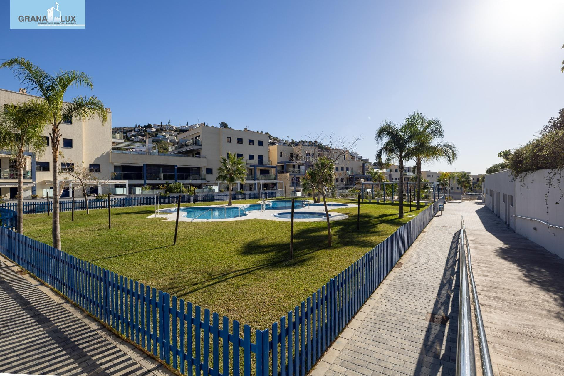Piso 3 dormitorios y seminuevo en Urbanización Residencial  