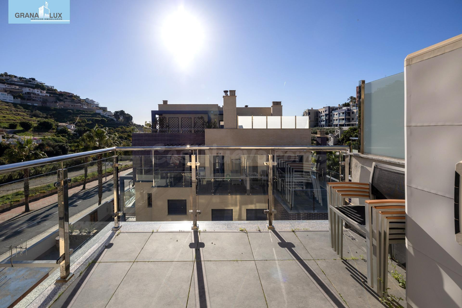 Piso 3 dormitorios y seminuevo en Urbanización Residencial   - foto 4