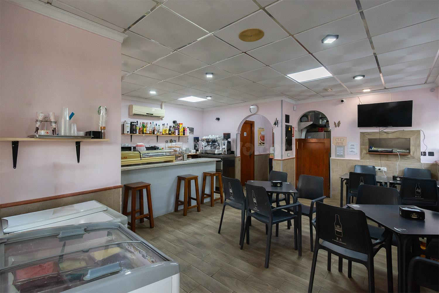 URGE VENDER LOCAL COMERCIAL EN FUNCIONAMIENTO CON SALIDA DE  - foto 3