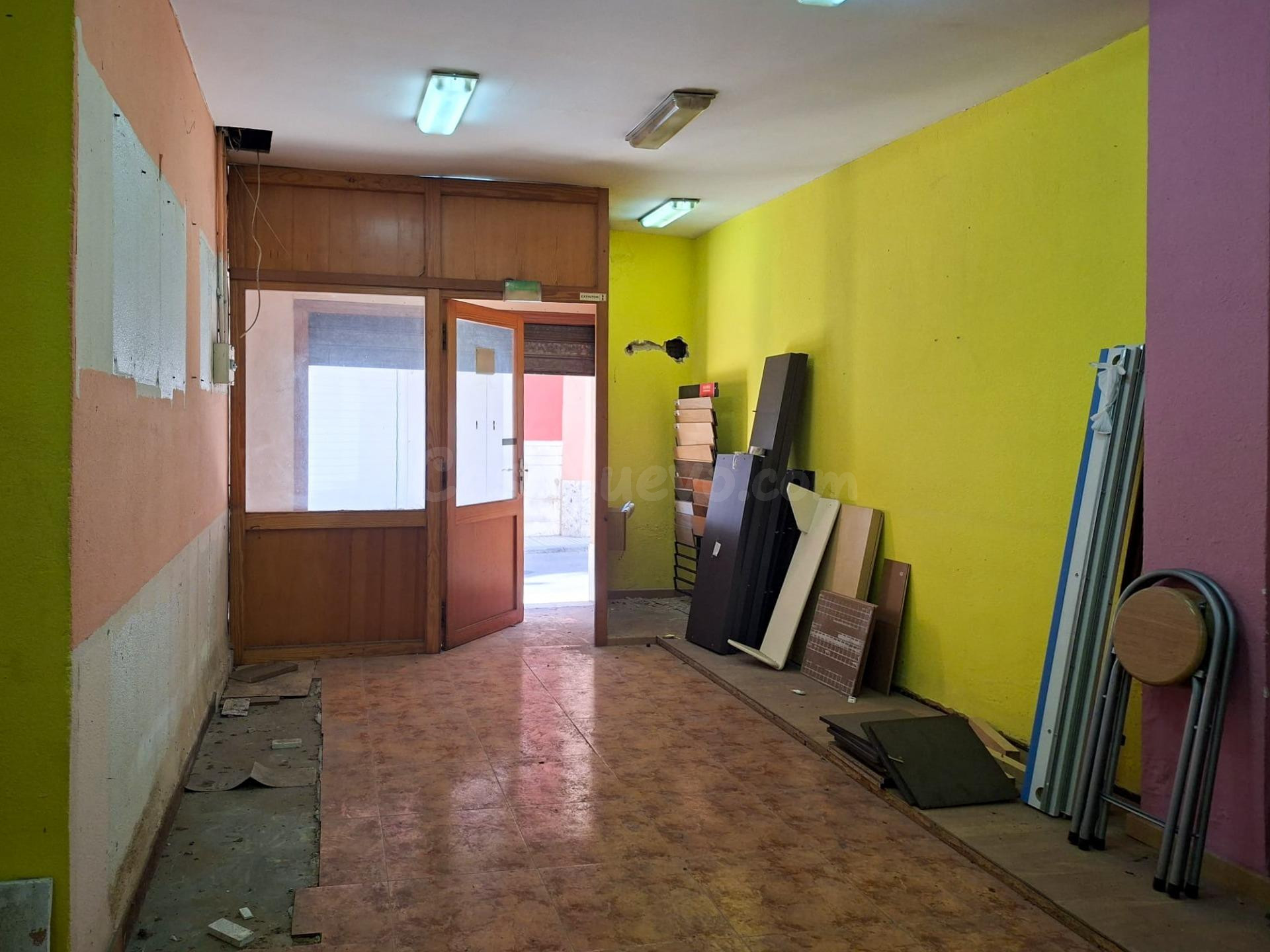 Local Comercial céntrico con doble acceso independiente - foto 3