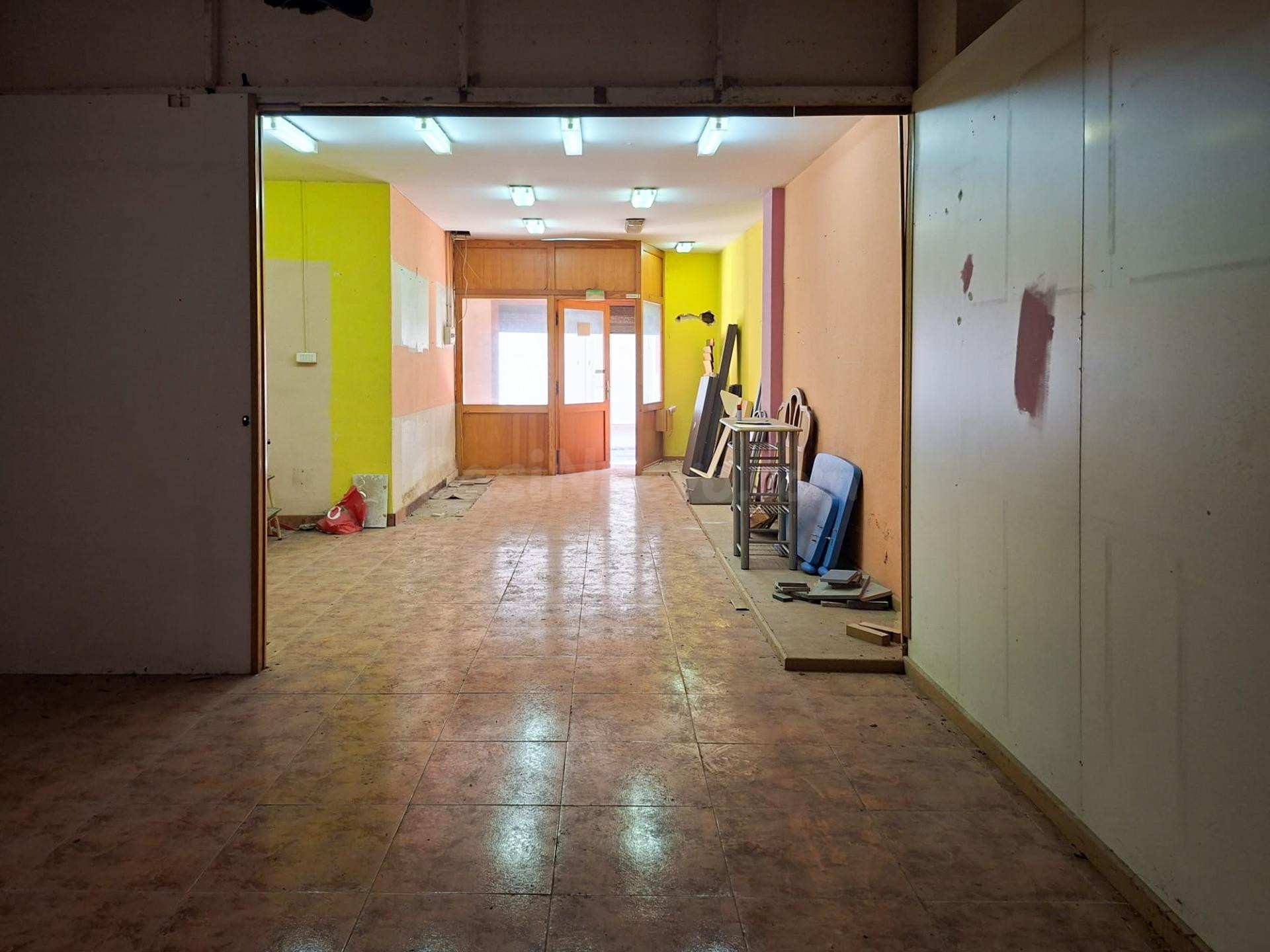 Local Comercial céntrico con doble acceso independiente - foto 4