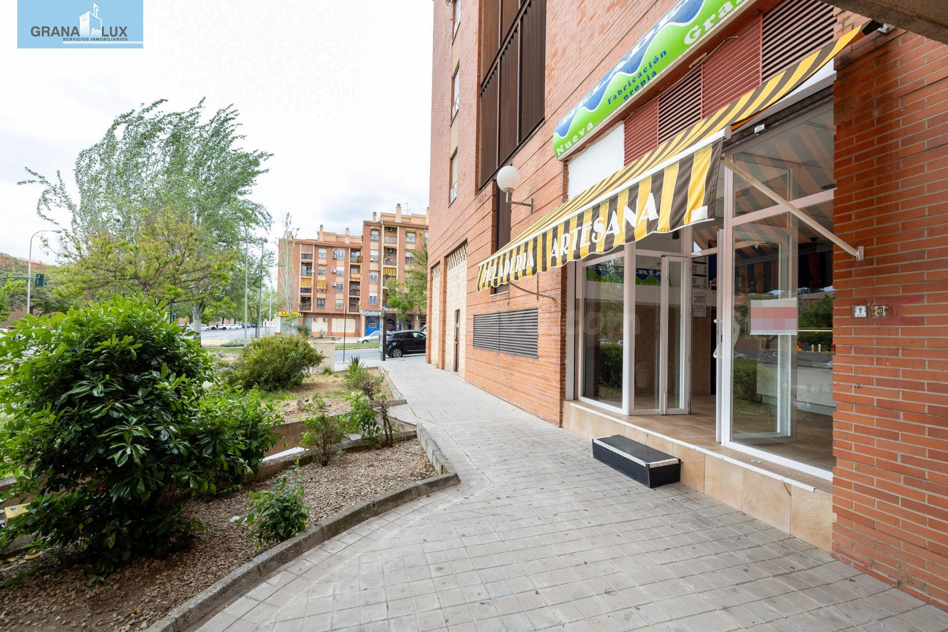 ¡Oportunidad! Se vende local con negocio de heladería en pleno funcionamiento. Parque Nueva Granada