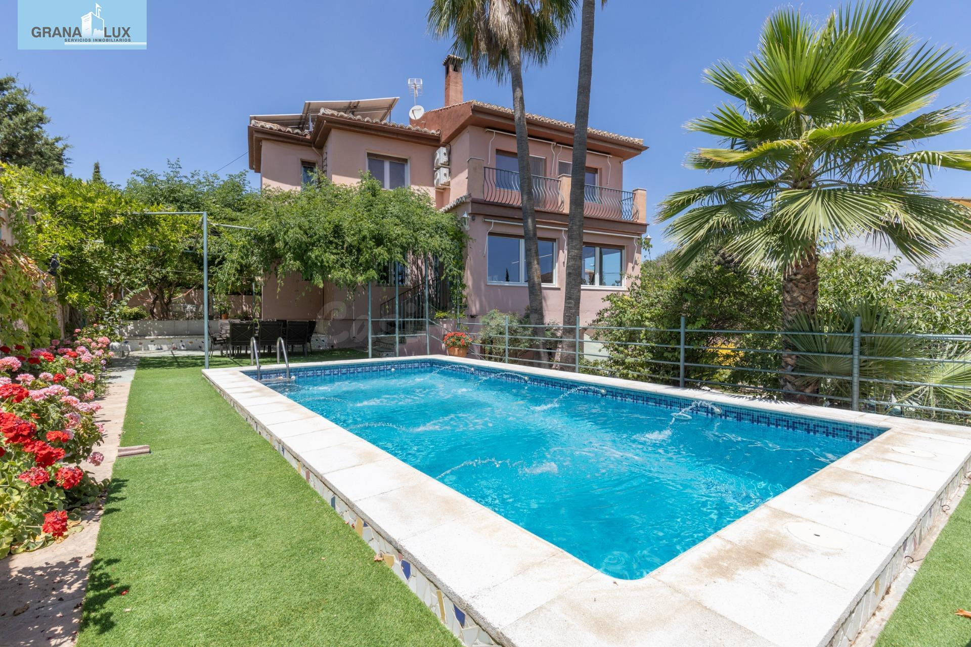 ESPECTACULAR CASA CON PISCINA EN LAS GABIAS