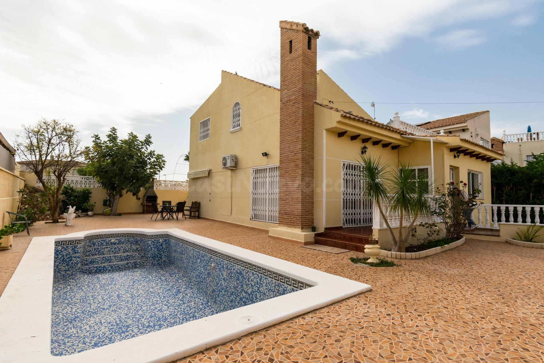 Chalet independiente a la venta en Playa Flamenca
