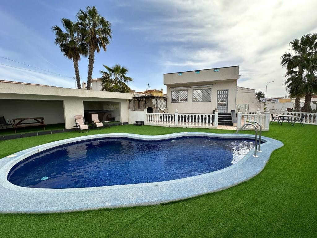 Impresionante villa completamente renovada en el corazón de 