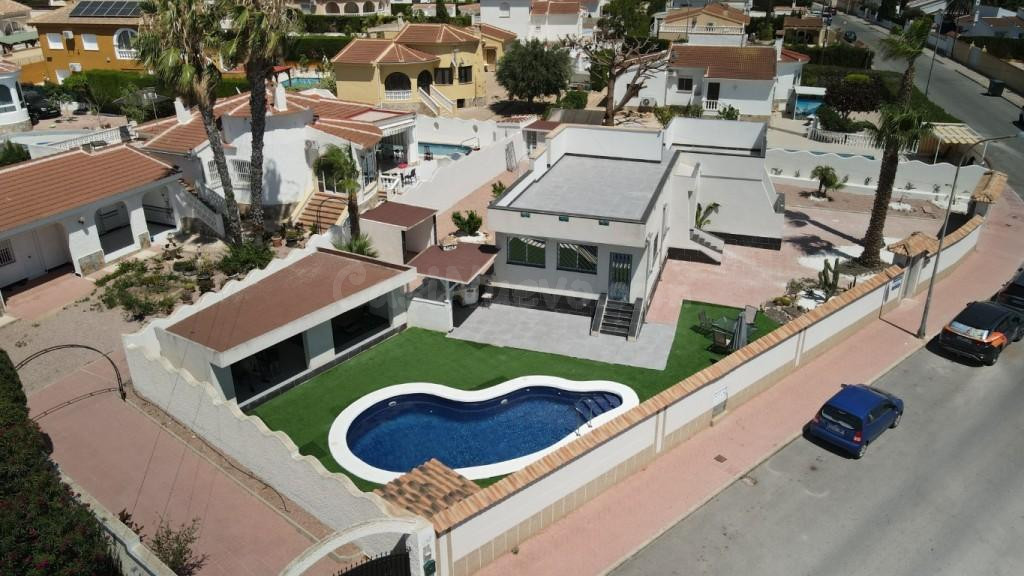Impresionante villa completamente renovada en el corazón de  - foto 2