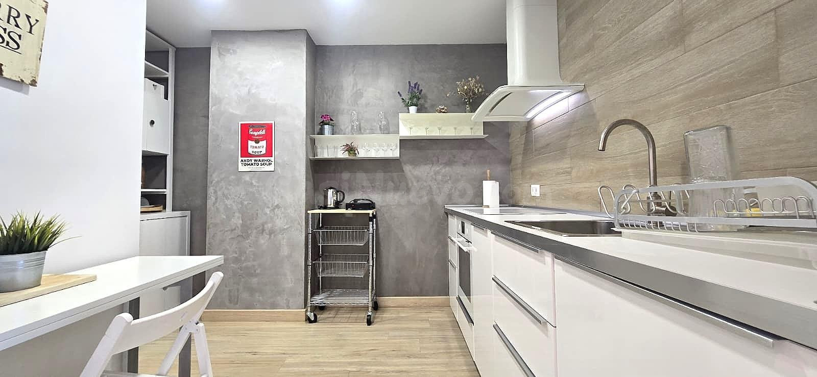 Elegante Apartamento Reformado en Princesa con Vistas Espectaculares - foto 3
