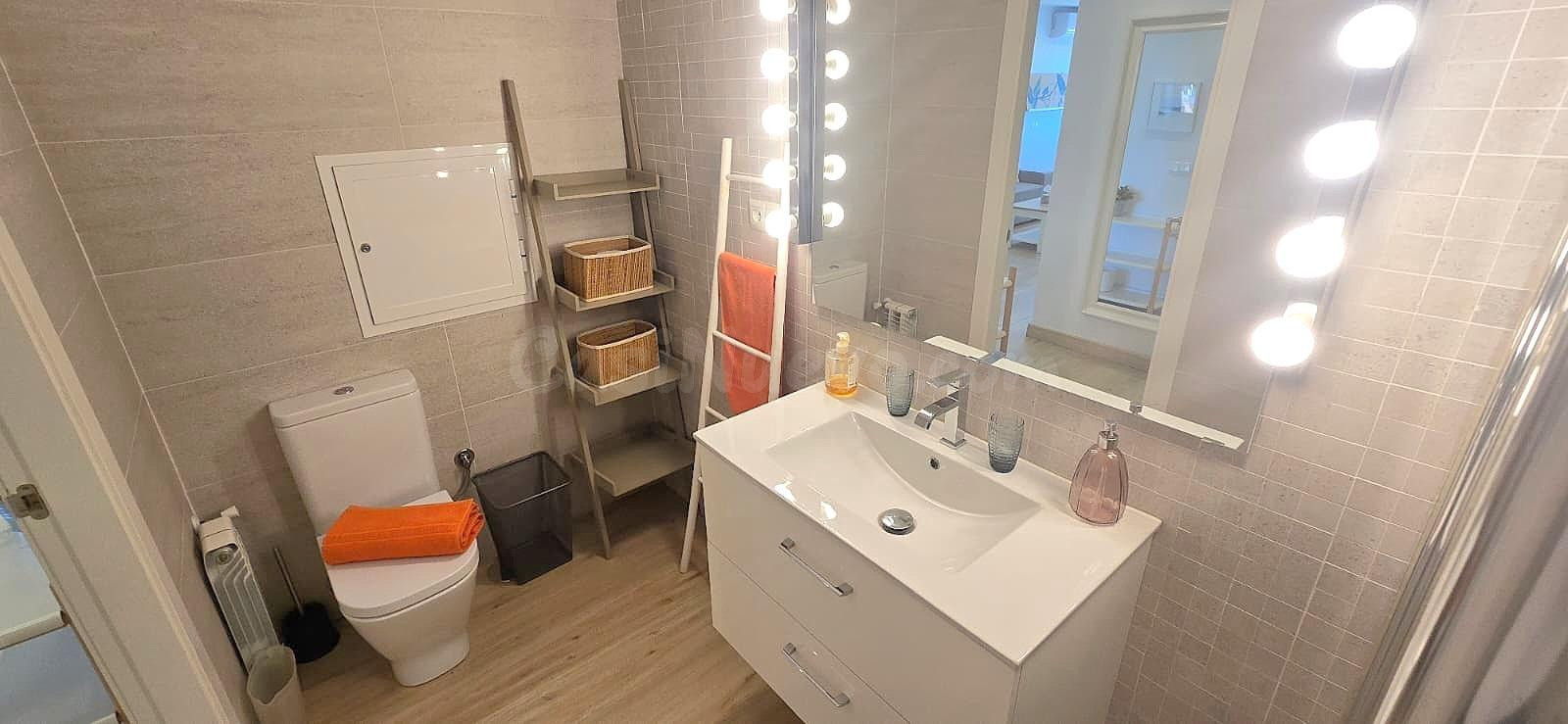 Elegante Apartamento Reformado en Princesa con Vistas Espectaculares - foto 4