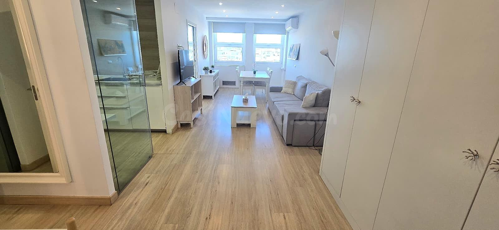 Elegante Apartamento Reformado en Princesa con Vistas Espectaculares - foto 5