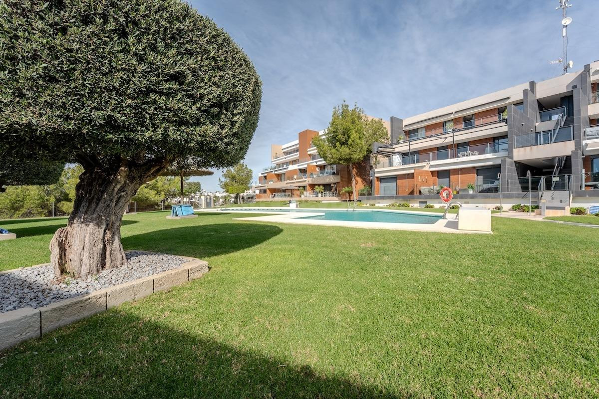 Moderno Apartamento de 2 Dormitorios en Planta Baja con Vist - foto 3