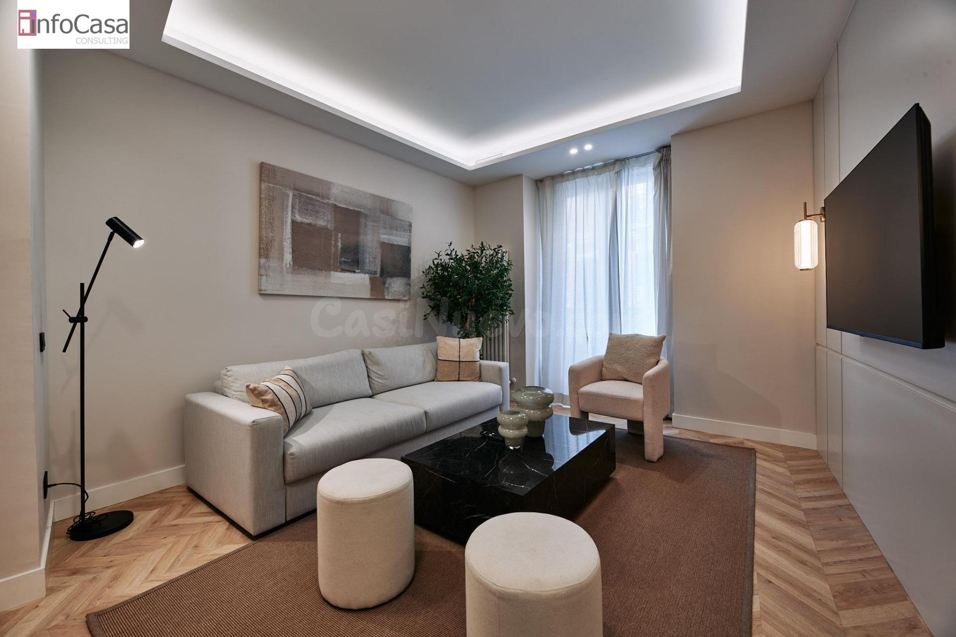 INFOCASA vende Amplio y Elegante Piso Reformado en el Corazón de Sol, Madrid - foto 2