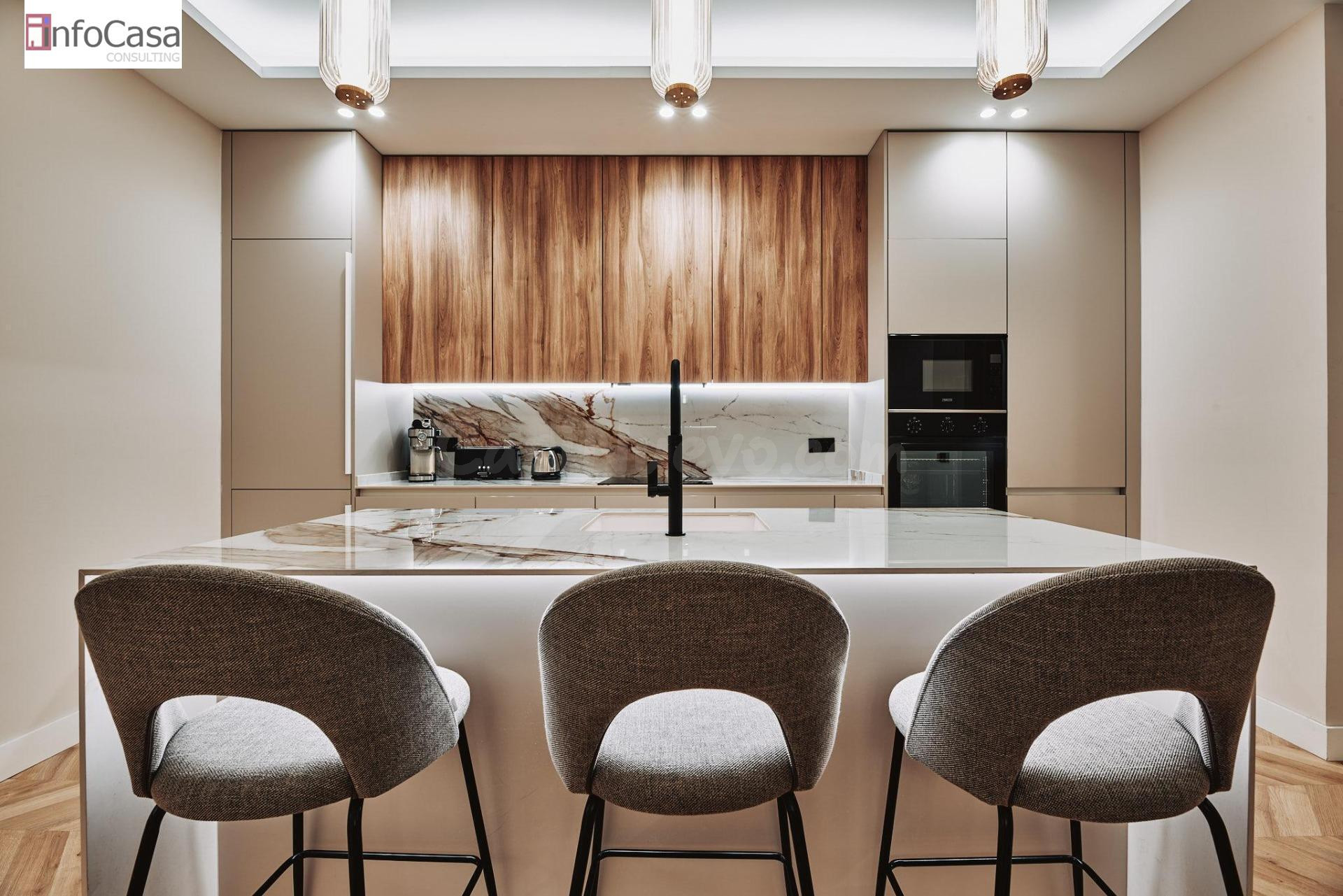 INFOCASA vende Amplio y Elegante Piso Reformado en el Corazón de Sol, Madrid - foto 4