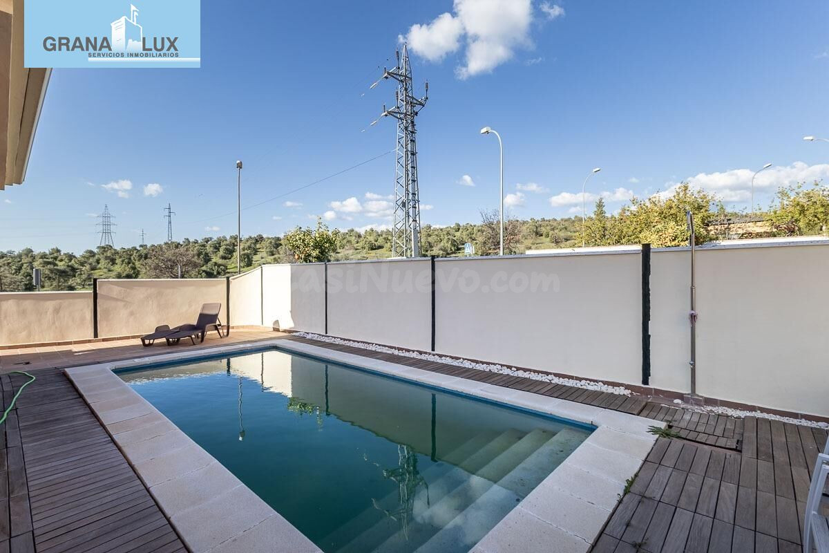 Casa pareada con piscina y vistas despejadas en Huétor Vega - foto 2