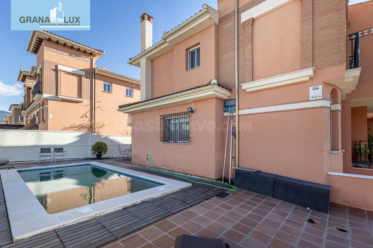 Casa pareada con piscina y vistas despejadas en Huétor Vega - foto 3
