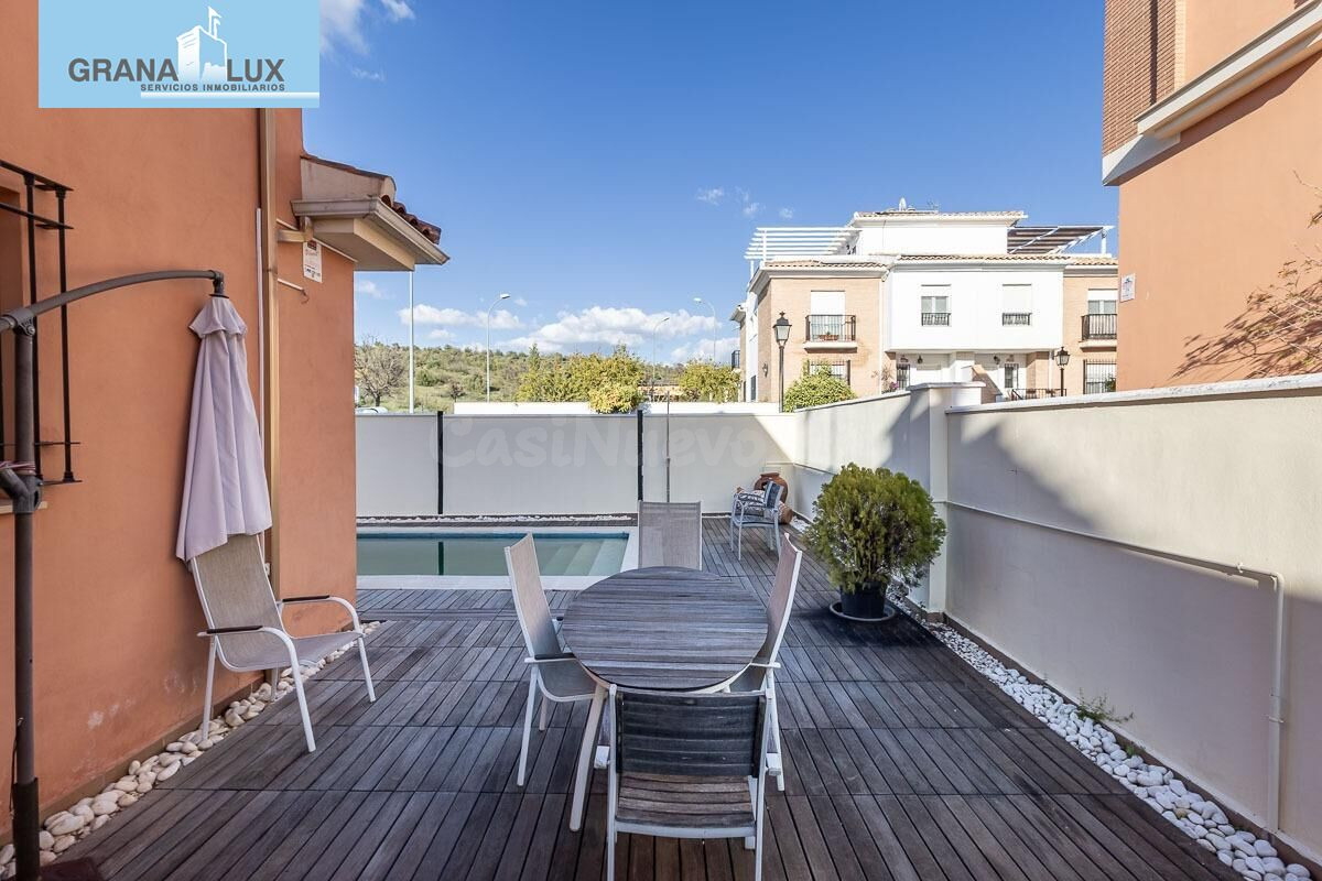 Casa pareada con piscina y vistas despejadas en Huétor Vega - foto 4