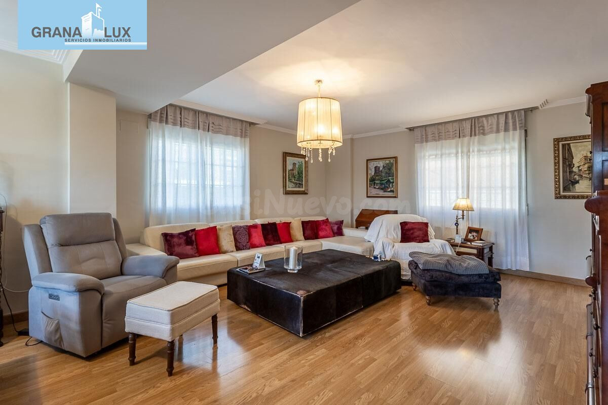 Casa pareada con piscina y vistas despejadas en Huétor Vega - foto 5