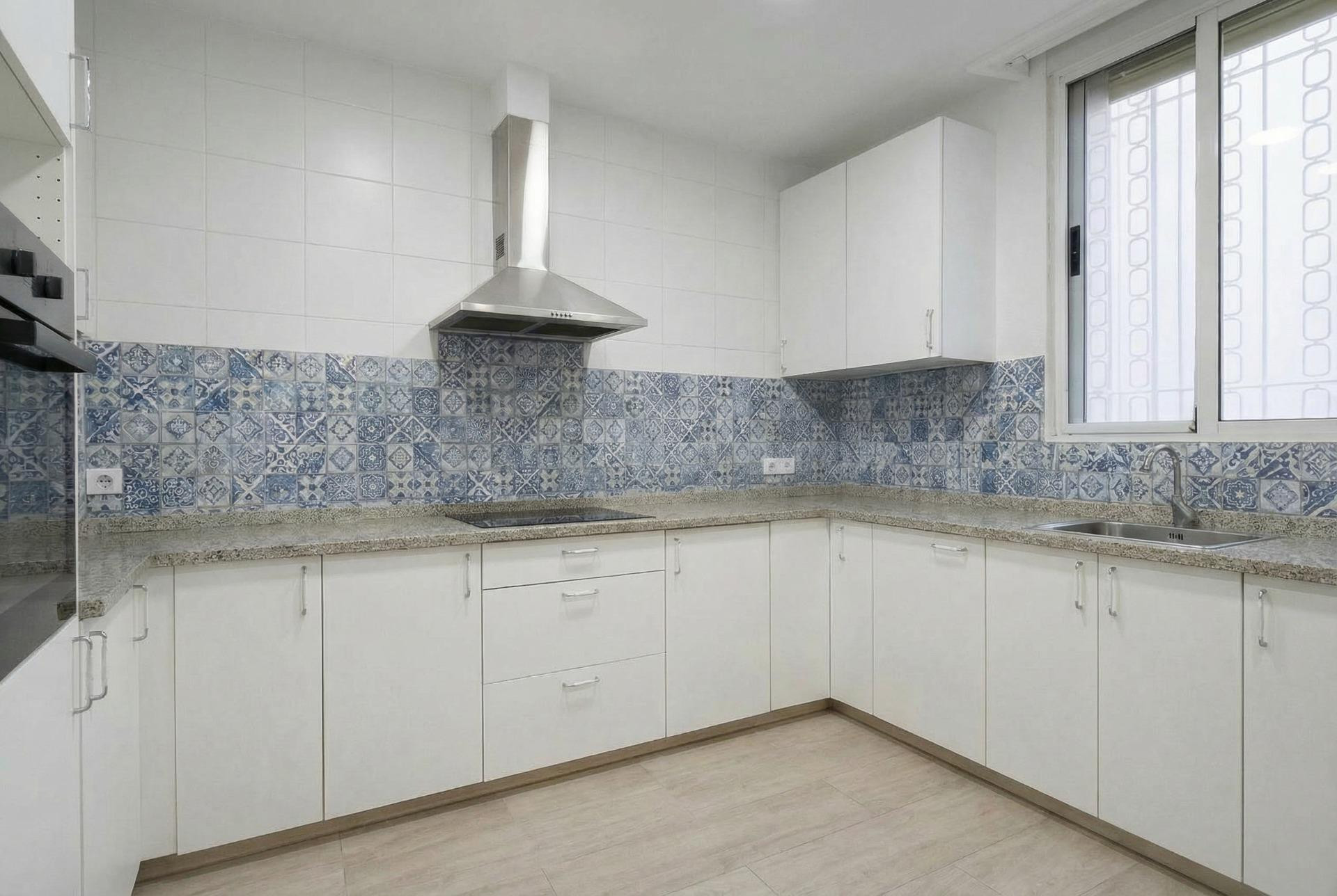 CHALET ADOSADO A LA VENTA EN ALDAIA !! GRAN TERRAZA, BALCÓN  - foto 5