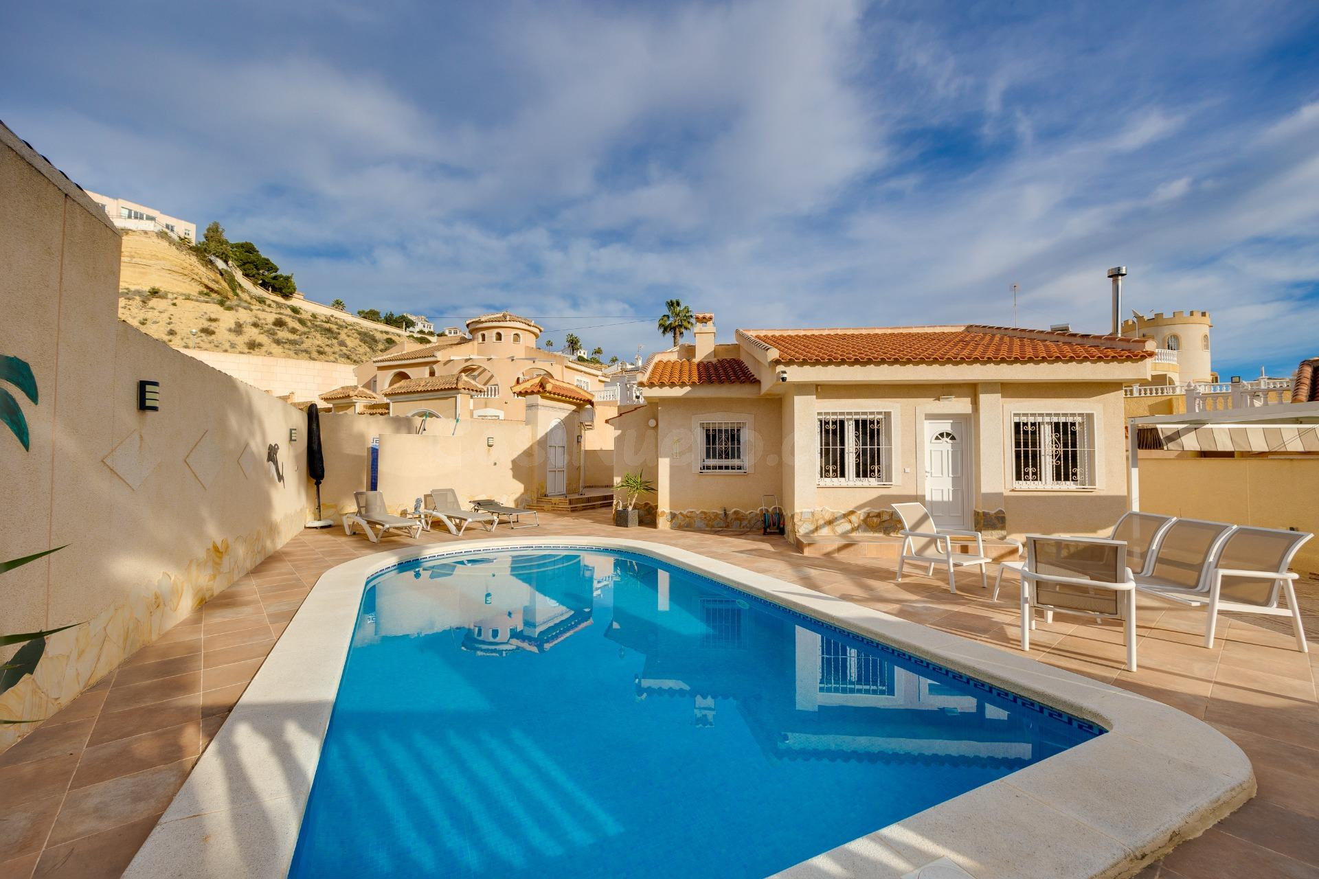 MAGNIFICO CHALET INDEPENDIENTE CON PISCINA PRIVADA Y VISTAS AL CAMPO DE GOLF EN CIUDAD QUESADA