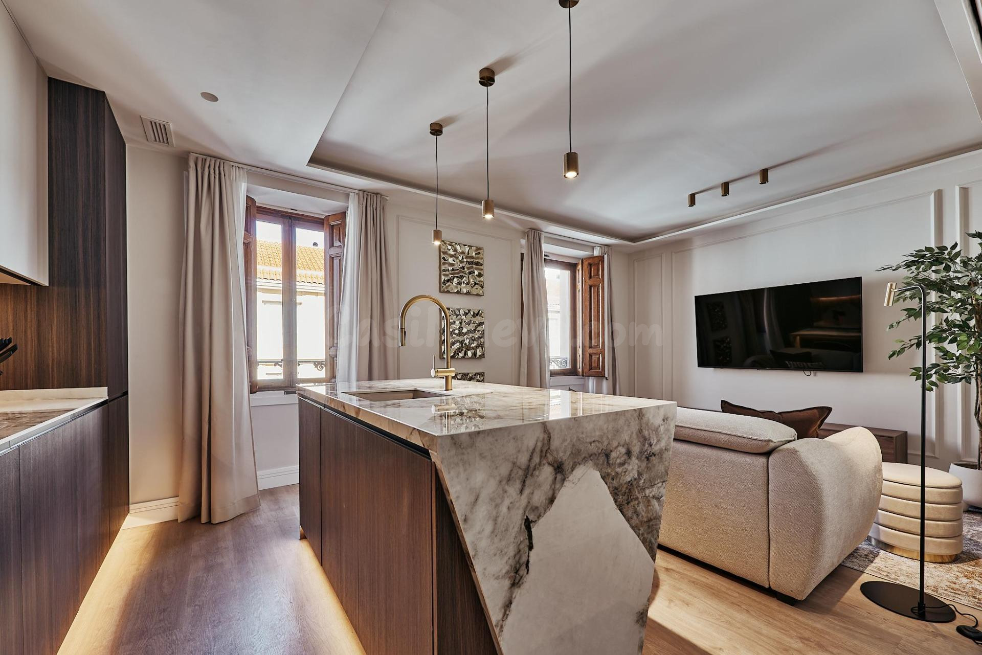 Exclusivo Piso Reformado en el Corazón de Chamberí, Madrid - foto 2
