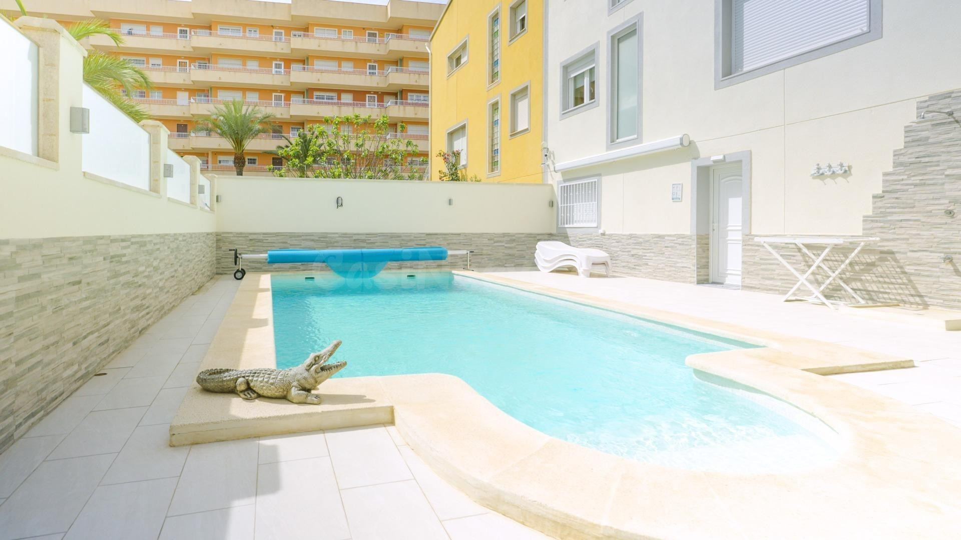 Casa Adosada con 2 cocinas y 2 salones, piscina privada, 400 - foto 2