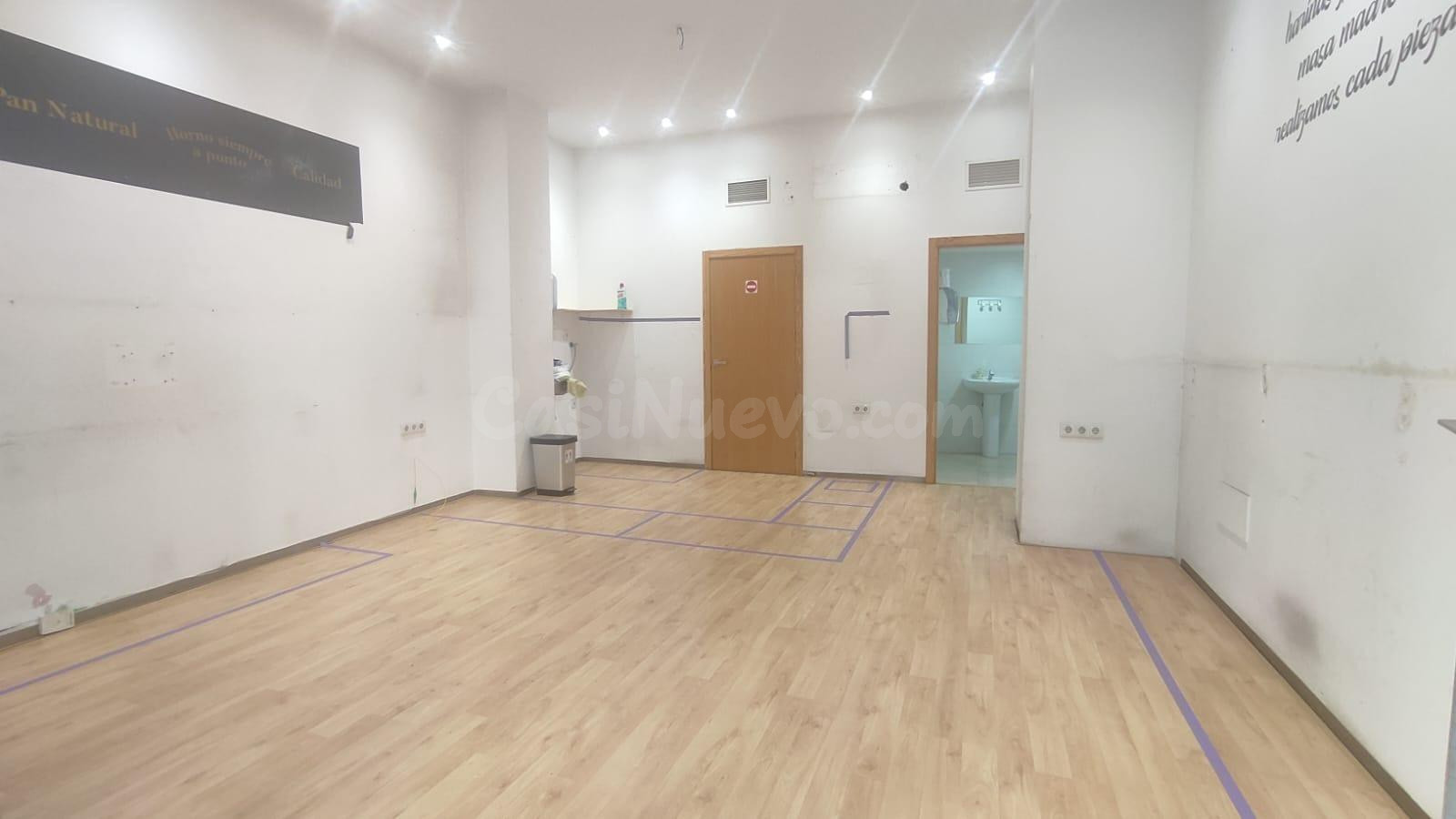 LOCAL COMERCIAL EN PLENO CENTRO JUNTO A LA CATEDRAL Y MERCAD - foto 3