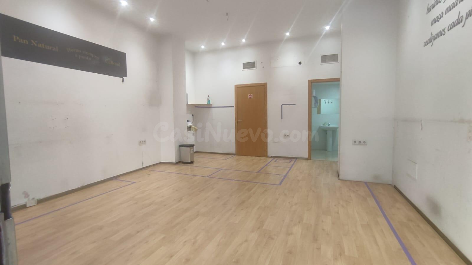 LOCAL COMERCIAL EN PLENO CENTRO JUNTO A LA CATEDRAL Y MERCAD - foto 4