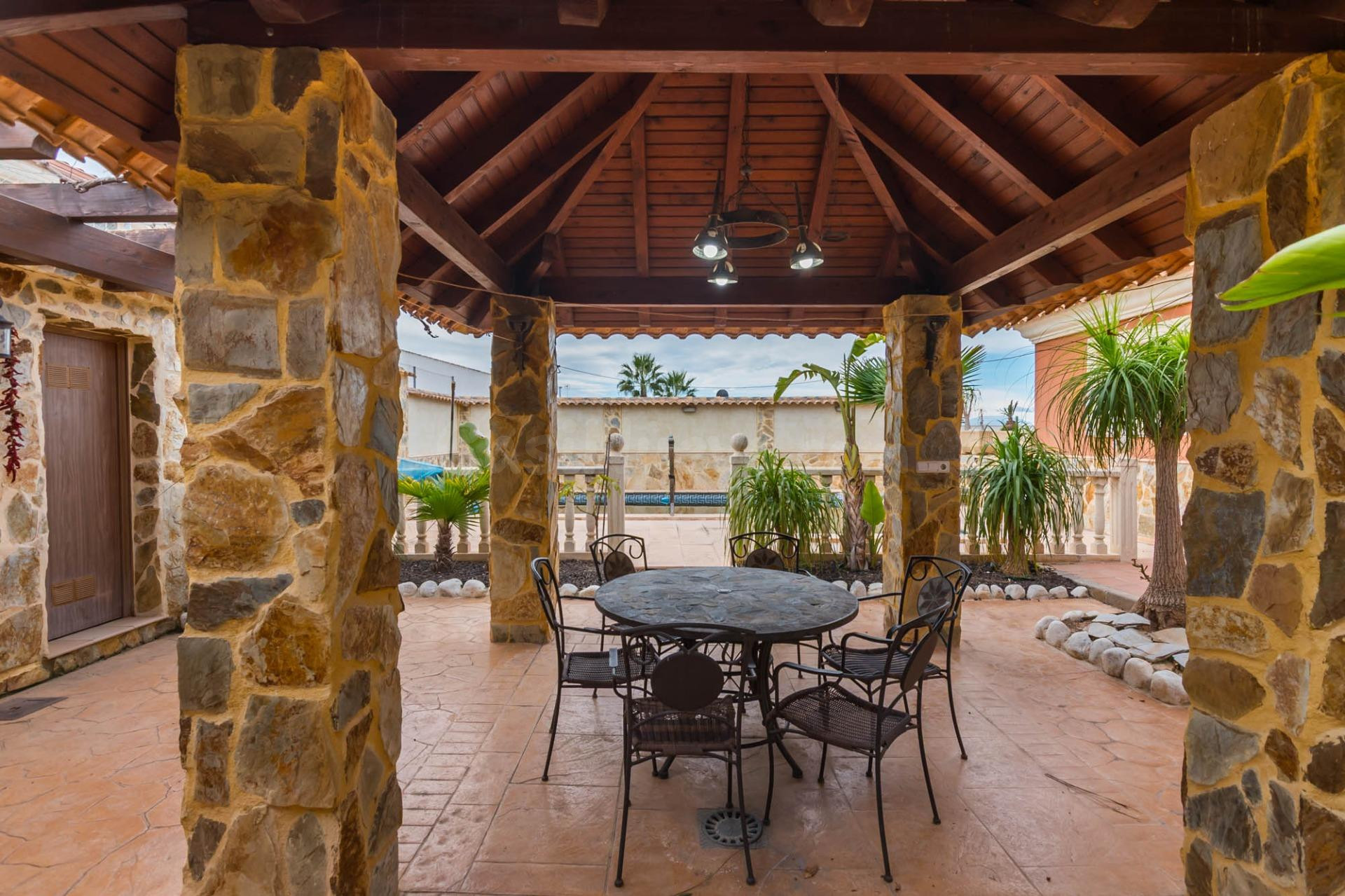CHALET DE ENSUEÑO EN LA ALCAYNA: 5 DORMITORIOS, PISCINA Y JA