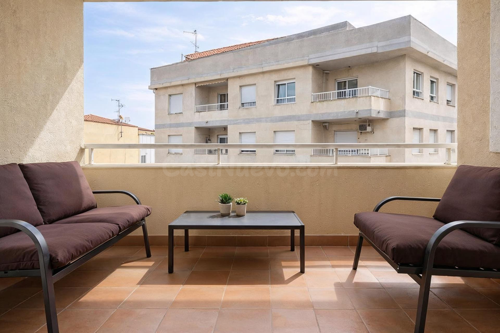 123 M2 DE LUZ, ESPACIO Y UBICACIÓN EN EL SALADAR – DÉNIA - foto 2
