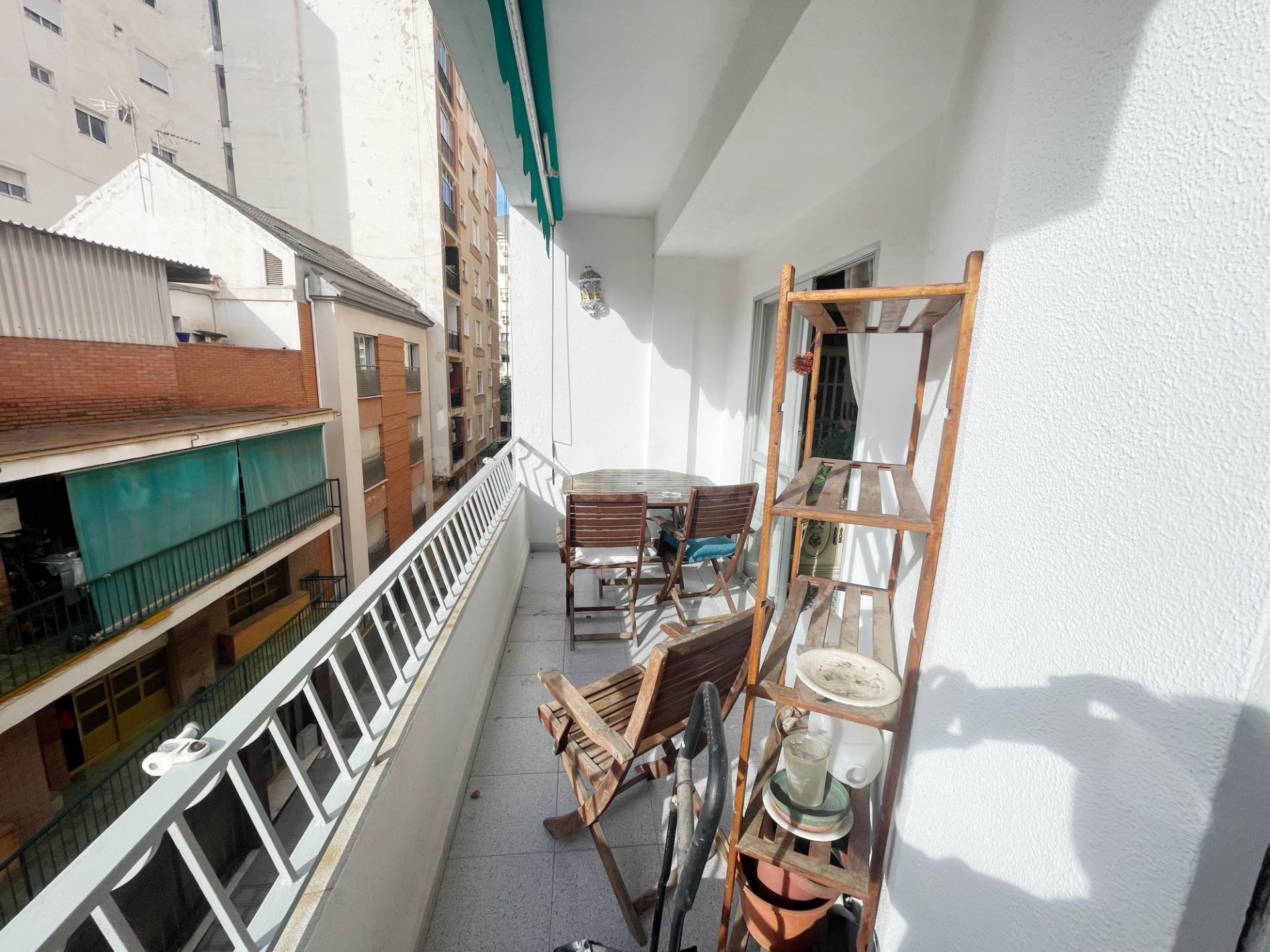 PISO DE 3 habitaciones CON TERRAZA Y ASCENSOR EN ZONA DE LA  - foto 3