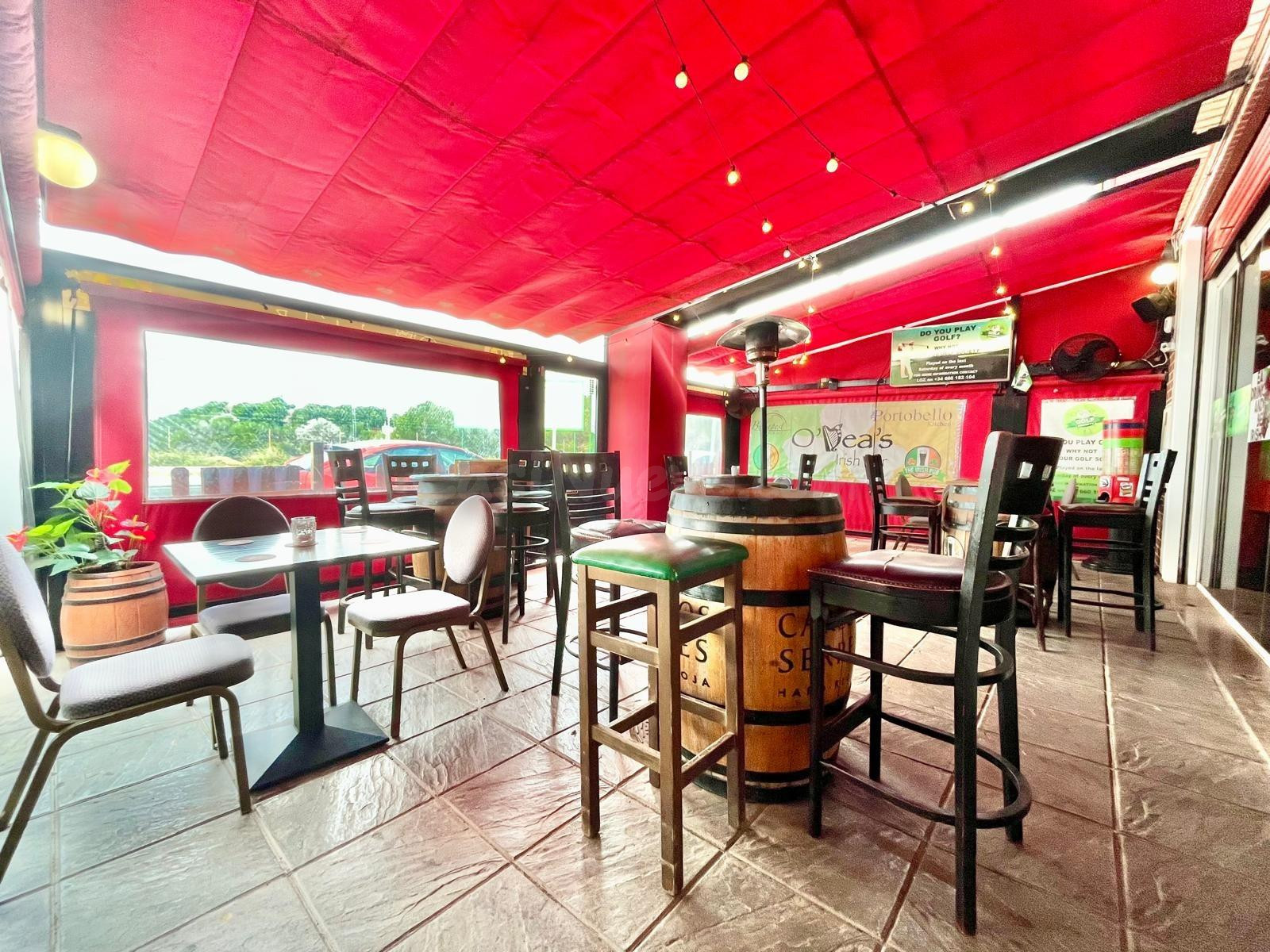 Traspaso bar equipado con terraza en zona comercial – 95.000