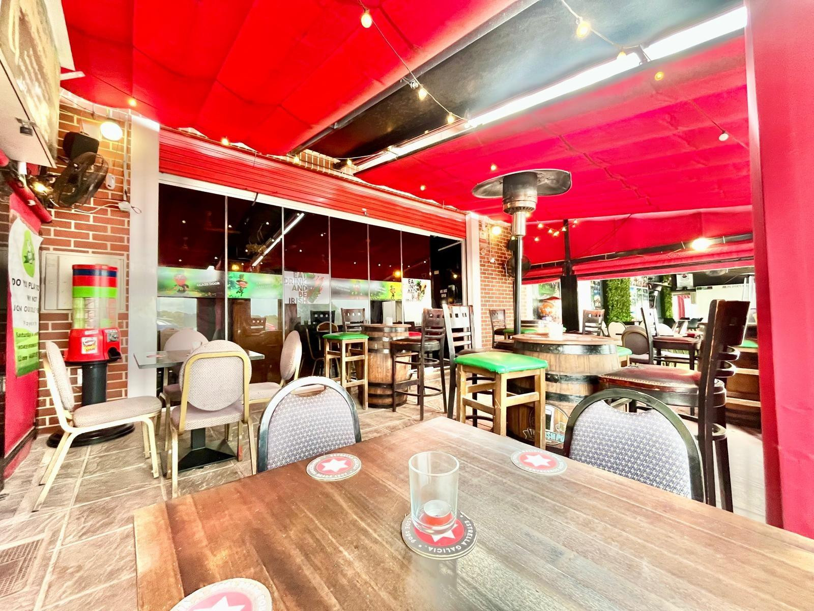Traspaso bar equipado con terraza en zona comercial – 95.000 - foto 4