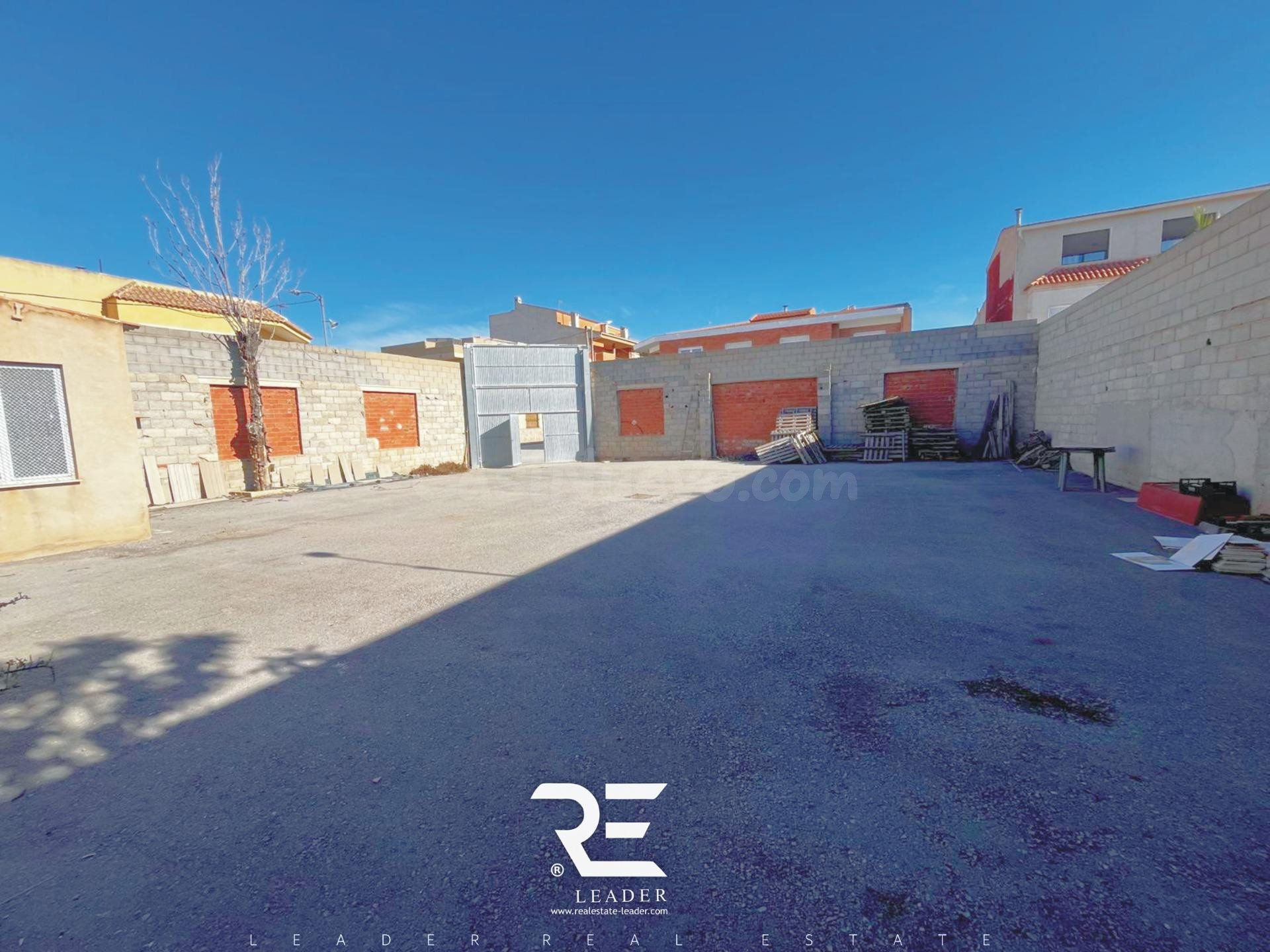 OPORTUNIDAD !! SOLAR URBANO ESQUINERO DE 332 m2 EN VENTA EN MONFORTE DEL CID !!