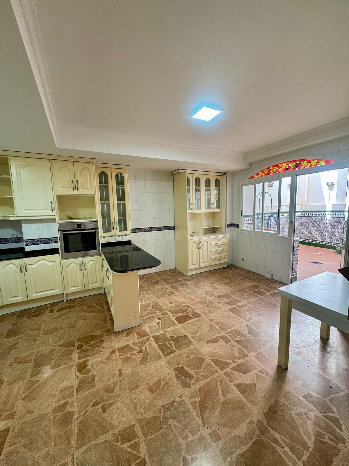 APARTAMENTO DE 5 DORMITORIOS EN PLENO CENTRO DE TORREVIEJA Y