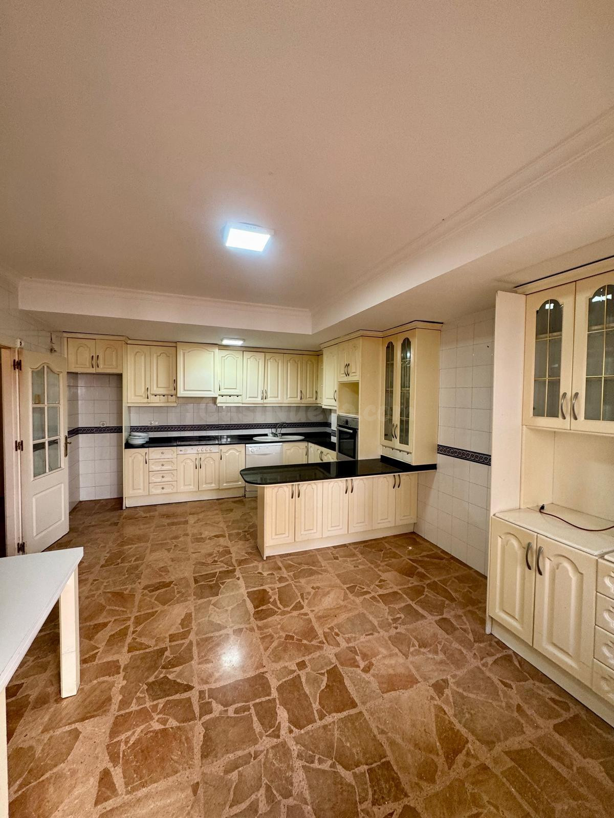 APARTAMENTO DE 5 DORMITORIOS EN PLENO CENTRO DE TORREVIEJA Y - foto 4