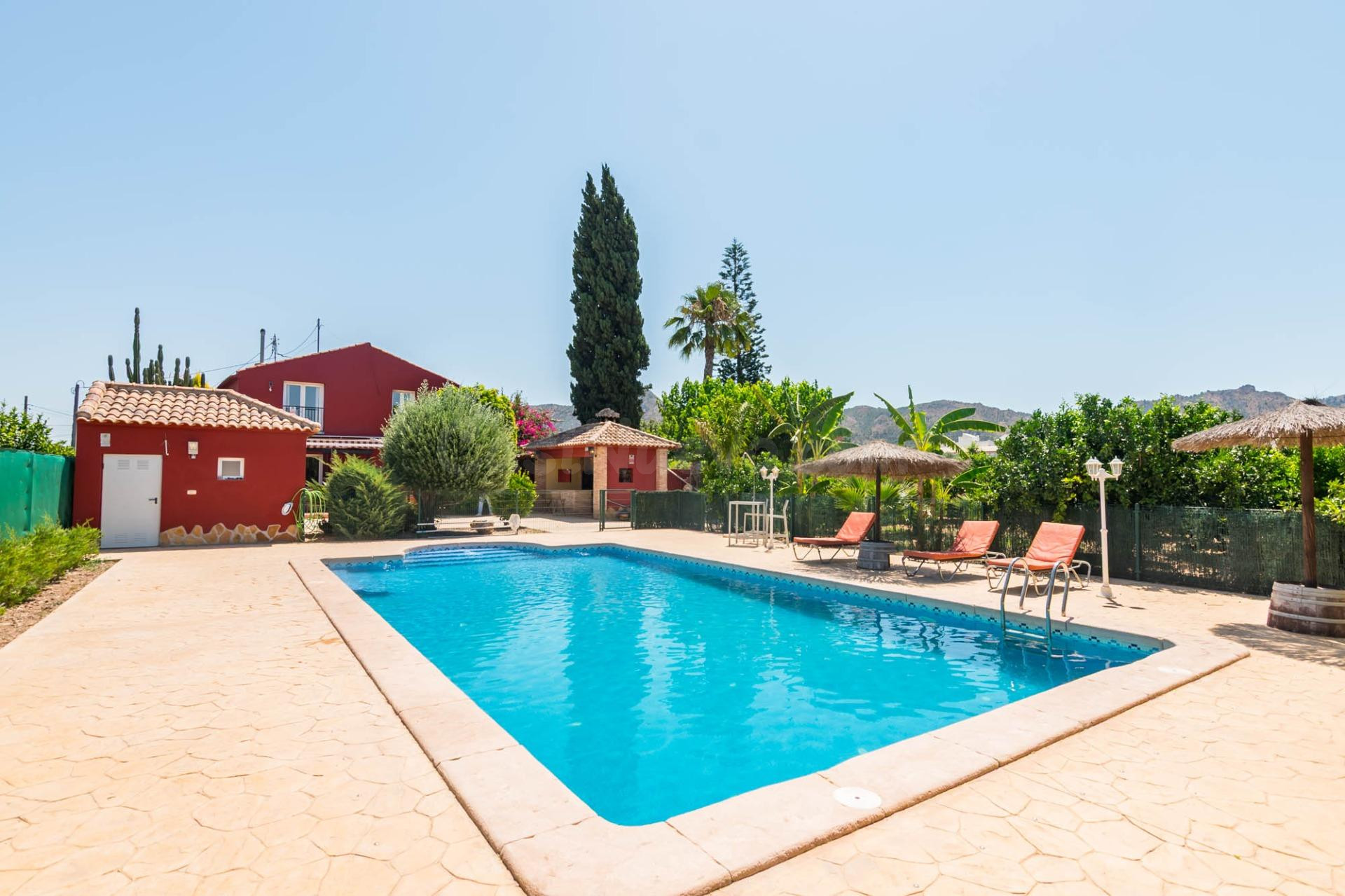 Casa Totalmente Reformada con Terreno y piscina propia en Be