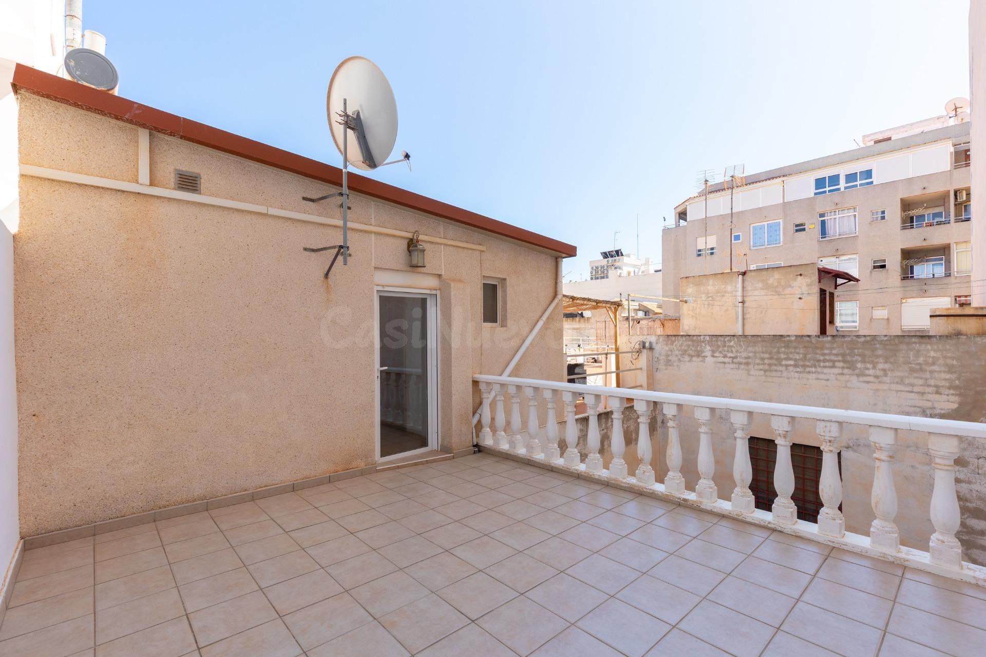 bungalow en planta alta en C/ Arquitecto Larramendi. Torrevieja
