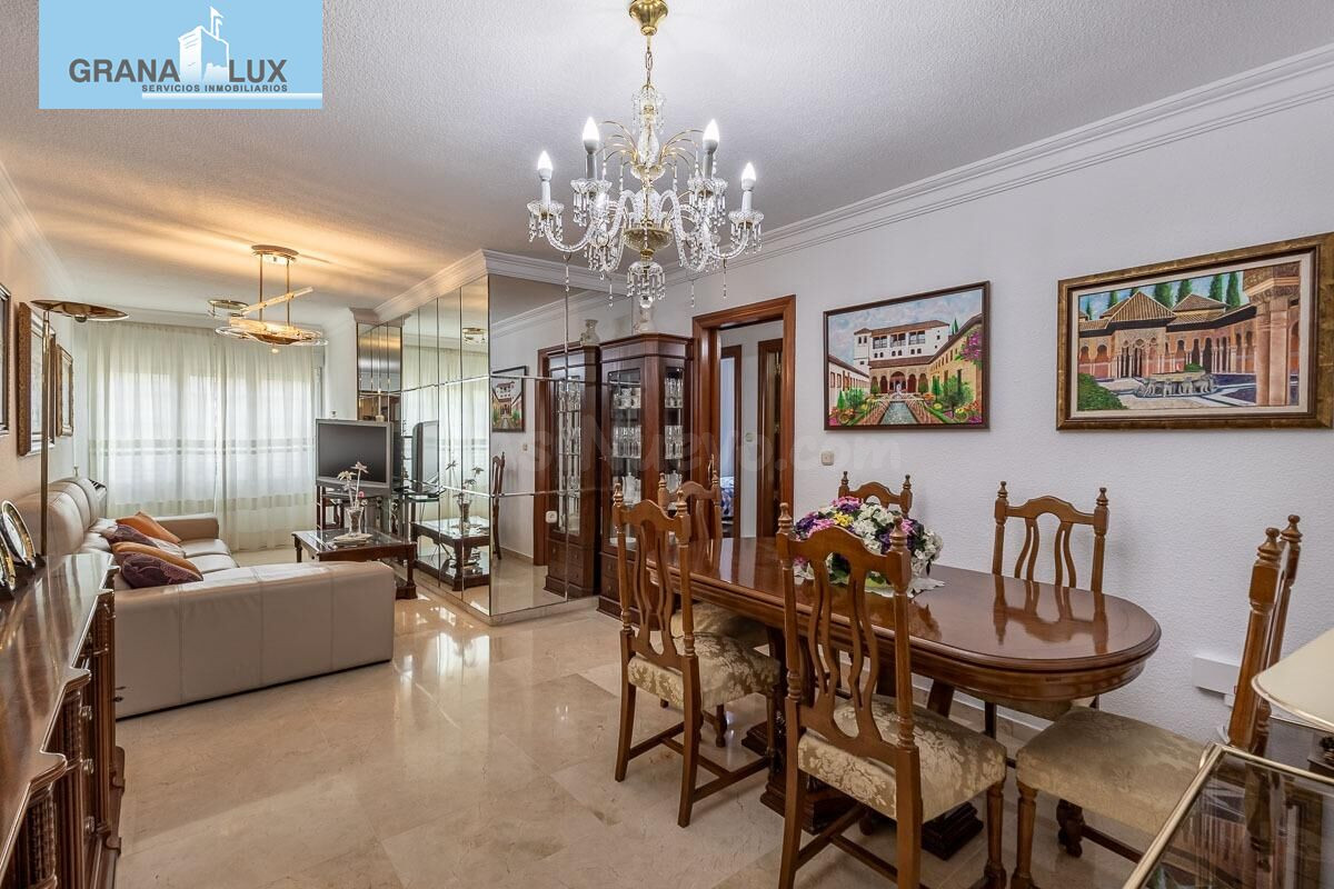 ¡Magnífico piso en venta en la zona de Mondragones, Granada!